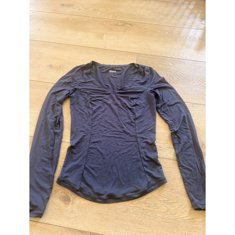 Oner Active Long Sleeve Top XS Navy Blue V-Neck Contoured Workout Shirt 381